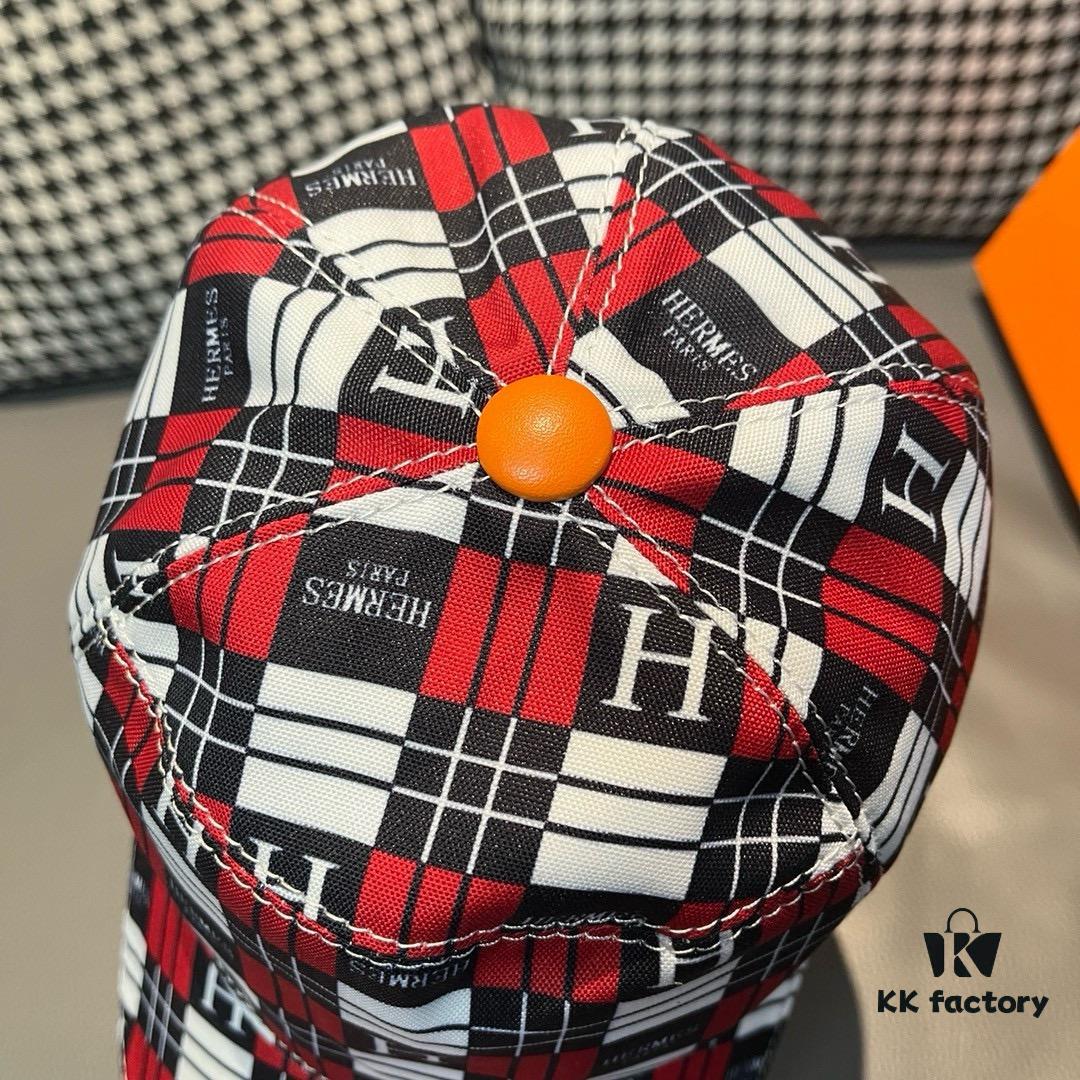 692fb5e099f2d84055c87462 Box and cloth bag included, HERMÈS (Hermès) new original order baseball cap, H embroidery plaid design, authentic mold custom-made, premium breathable canvas fabric with genuine top-layer leather, original factory stainless steel adjustment buckle, exquisite craftsmanship, stylish and handsome with outstanding quality!