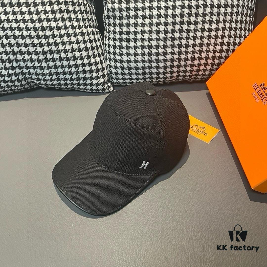 692fb60099f2d84055c87493 Box and Cloth Bag Included, HERMÈS Original Order Baseball Cap, Classic H Design, Genuine Mold Custom Made, Premium Breathable Canvas Fabric with Top Layer Leather, Original Factory Stainless Steel Adjustable Buckle, Exquisite Craftsmanship, Stylish and High Quality