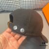 692fb60499f2d84055c87498 Box and Cloth Bag Included, HERMÈS Original Order Baseball Cap, Classic H Design, Genuine Mold Custom Made, Premium Breathable Canvas Fabric with Top Layer Leather, Original Factory Stainless Steel Adjustable Buckle, Exquisite Craftsmanship, Stylish and High Quality