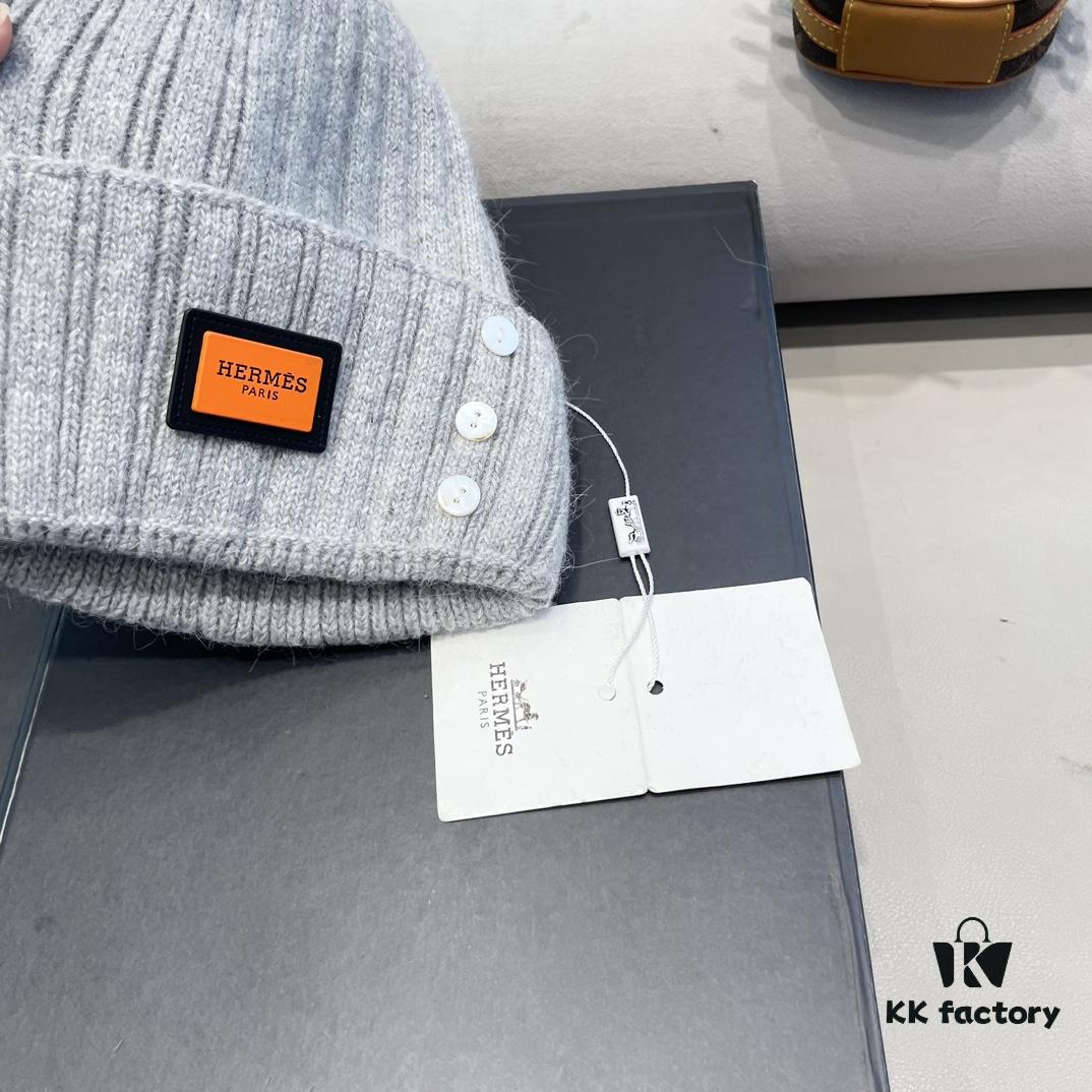 Hermes x Designer Collaborative Collection Distressed Button Beanie Warm Ear-Protecting Knit Hat Versatile Knitted Cap