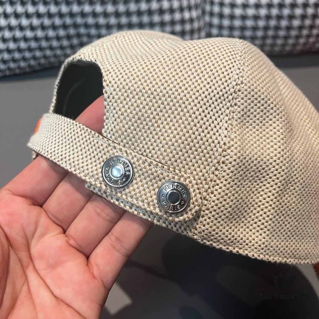 692fb6a299f2d84055c87583 Box and Cloth Bag Included, HERMÈS Original Quality Baseball Cap, Classic H Design, Authentic Mold Custom Made, Premium Canvas Fabric with Top Layer Leather, Original Factory Stainless Steel Adjustable Buckle, Exquisite Craftsmanship, Stylish and High Quality