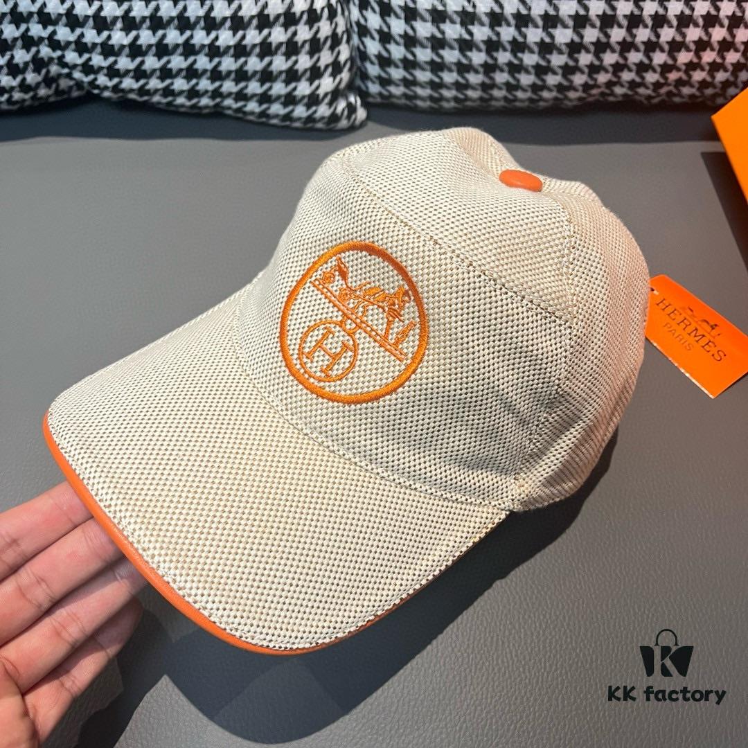692fb6a399f2d84055c87587 Box and Cloth Bag Included, HERMÈS Original Quality Baseball Cap, Classic H Design, Authentic Mold Custom Made, Premium Canvas Fabric with Top Layer Leather, Original Factory Stainless Steel Adjustable Buckle, Exquisite Craftsmanship, Stylish and High Quality