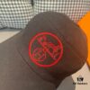 692fb6ab99f2d84055c87590 Box and Cloth Bag Included, HERMÈS Original Quality Baseball Cap, Classic H Design, Authentic Mold Custom Made, Premium Canvas Fabric with Genuine Top-Layer Leather, Original Factory Stainless Steel Adjustable Buckle, Exquisite Craftsmanship, Stylish and High Quality