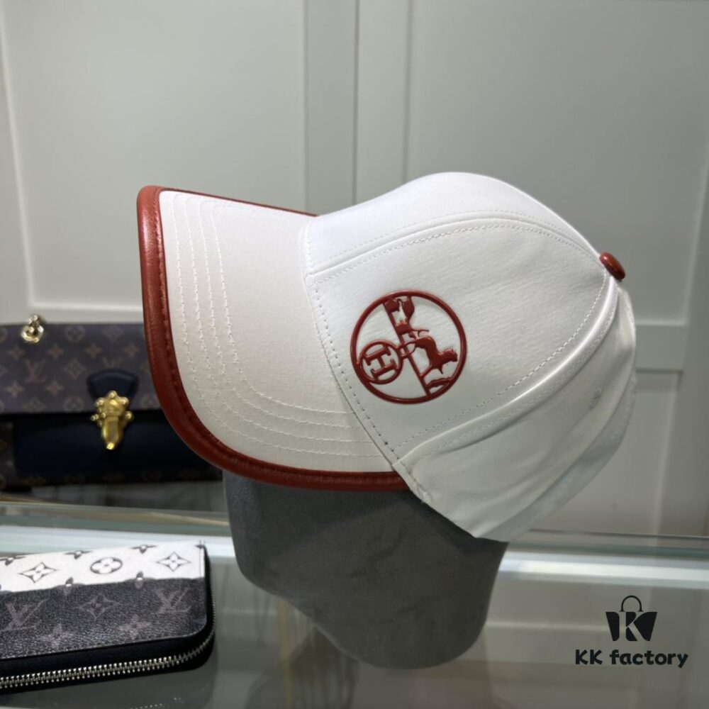 692fb6ba99f2d84055c875a6 Hermes Limited Edition Embroidered Baseball Cap with Dust Bag, Official Website Original Lining, High Version, Breathable and Comfortable, Ultra-high Sun Protection, Elegant and Stylish