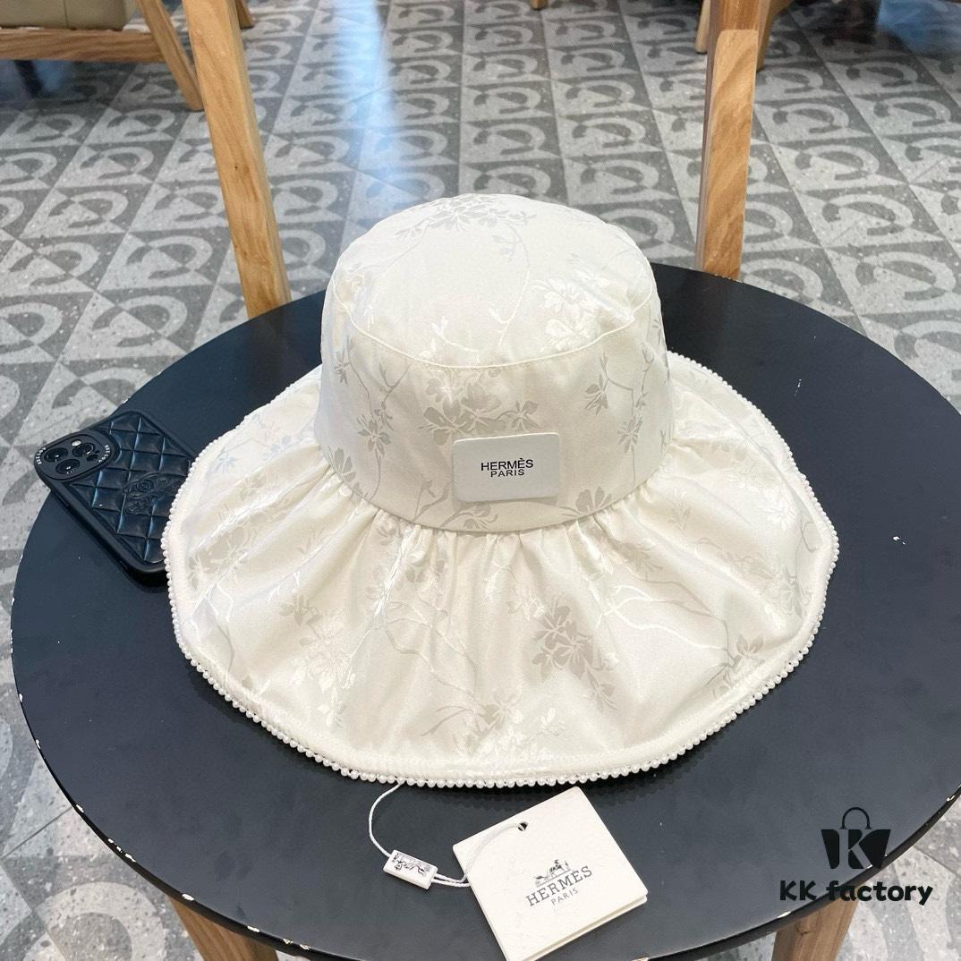 692fb71b99f2d84055c87641 Hermes HERMES 2024 Spring/Summer New Arrival Pearl Trim Chinese Style Embroidered Wide-Brimmed Fisherman Hat for Women, Outdoor Travel Beach Sun Protection Hat