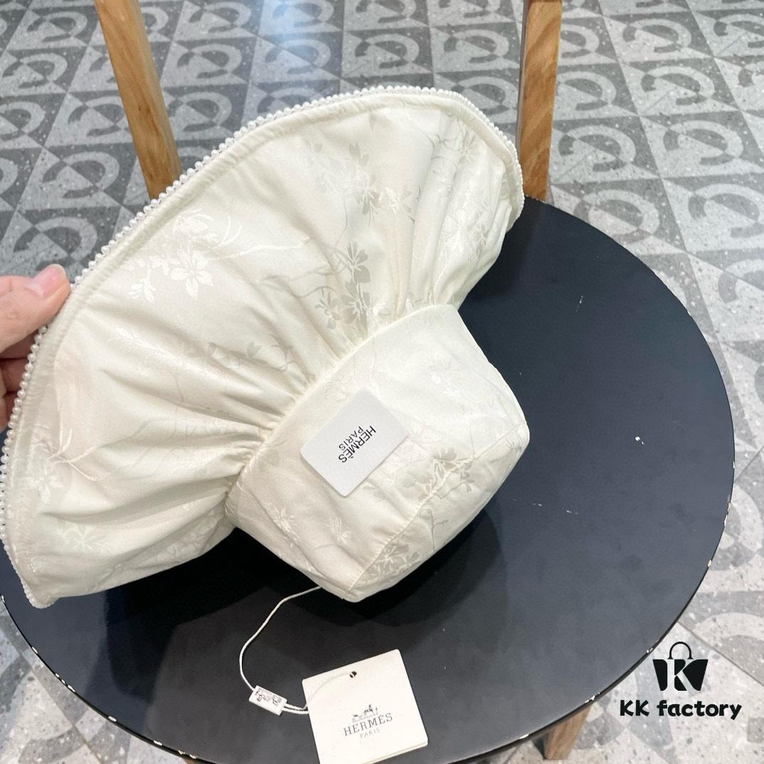 692fb71e99f2d84055c87645 Hermes HERMES 2024 Spring/Summer New Arrival Pearl Trim Chinese Style Embroidered Wide-Brimmed Fisherman Hat for Women, Outdoor Travel Beach Sun Protection Hat