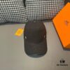 692fb73a99f2d84055c87669 Box and cloth bag included, HERMÈS (Hermes) original order baseball cap, classic H design, authentic mold-customized breathable canvas fabric with genuine top-layer leather, factory-original steel adjustable buckle, exquisite craftsmanship, stylish and high quality