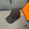 692fb73a99f2d84055c8766a Box and cloth bag included, HERMÈS (Hermes) original order baseball cap, classic H design, authentic mold-customized breathable canvas fabric with genuine top-layer leather, factory-original steel adjustable buckle, exquisite craftsmanship, stylish and high quality
