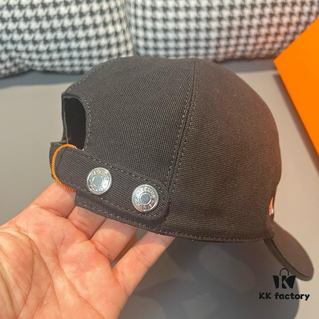 692fb73e99f2d84055c8766e Box and cloth bag included, HERMÈS (Hermes) original order baseball cap, classic H design, authentic mold-customized breathable canvas fabric with genuine top-layer leather, factory-original steel adjustable buckle, exquisite craftsmanship, stylish and high quality