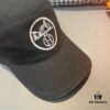 692fb74299f2d84055c87678 Box and cloth bag included, HERMÈS (Hermes) original order baseball cap, classic H design, genuine mold custom-made, authentic breathable canvas fabric + top-grain cowhide, original factory stainless steel adjustment buckle, exquisite craftsmanship, stylish and handsome with outstanding quality!