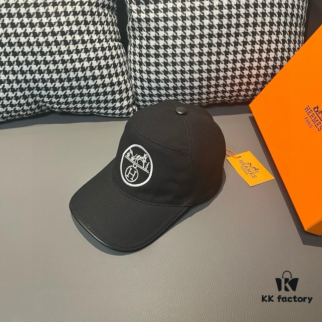 692fb75399f2d84055c87693 Box and cloth bag included, HERMÈS (Hermes) original order baseball cap, classic H design, genuine mold custom-made, authentic breathable canvas fabric + top-grain cowhide, original factory stainless steel adjustment buckle, exquisite craftsmanship, stylish and handsome with outstanding quality!