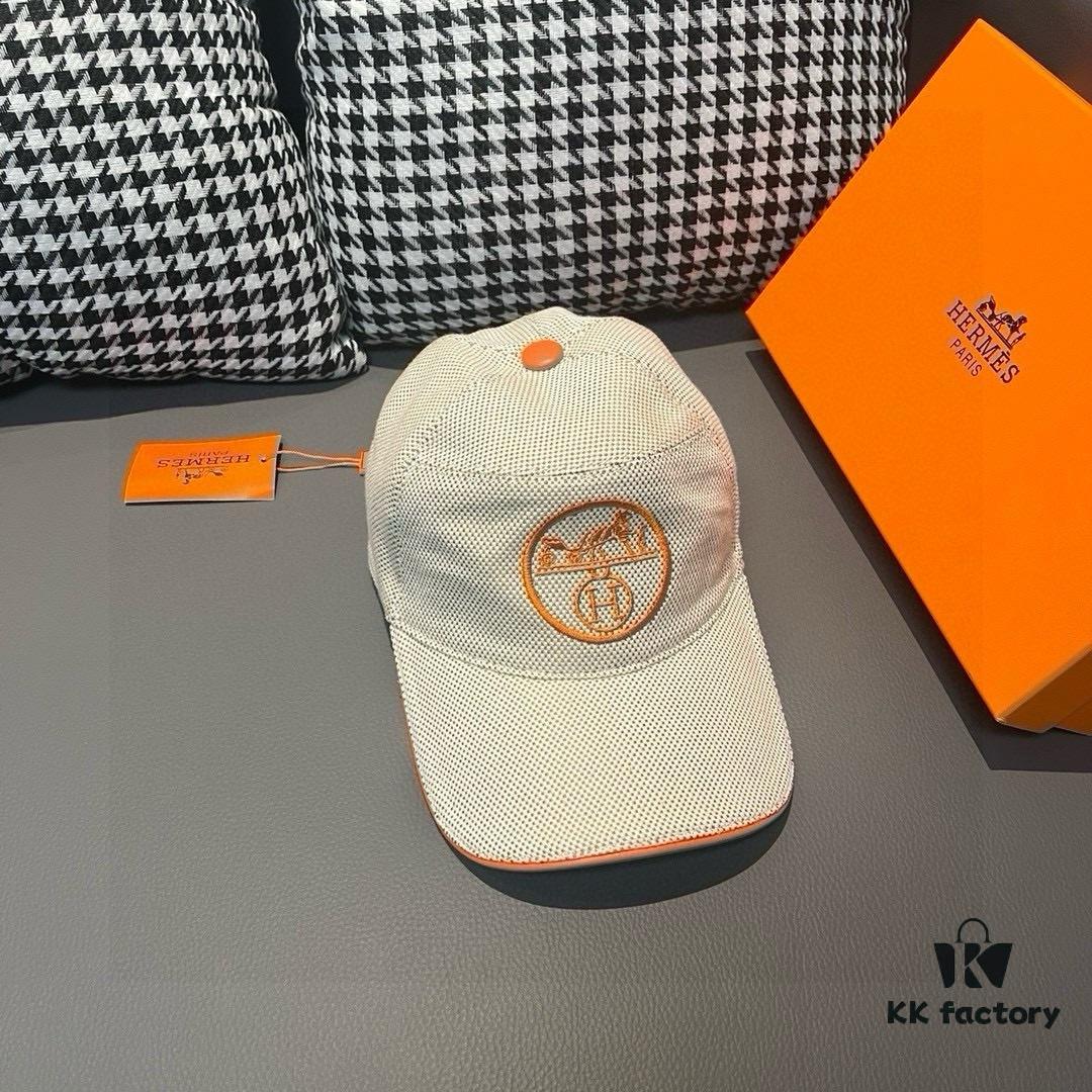 692fb75799f2d84055c8769a Box and cloth bag included, HERMÈS (Hermès) original order baseball cap, classic H design, genuine mold-customized breathable canvas fabric with authentic top-layer leather, original factory stainless steel adjustment buckle, exquisite craftsmanship, stylish and handsome, outstanding quality