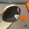 692fb75799f2d84055c8769b Box and cloth bag included, HERMÈS (Hermès) original order baseball cap, classic H design, genuine mold-customized breathable canvas fabric with authentic top-layer leather, original factory stainless steel adjustment buckle, exquisite craftsmanship, stylish and handsome, outstanding quality