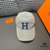 692fb77799f2d84055c876c1 Box and Cloth Bag Included, HERMÈS Original Design Baseball Cap, Classic H Logo, Authentic Mold Custom Made, Premium Canvas Fabric with Top Layer Leather, Original Factory Stainless Steel Adjustable Buckle, Exquisite Craftsmanship, Stylish and High Quality