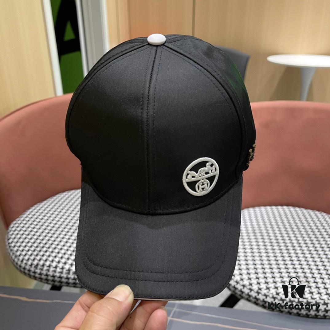 692fb86b99f2d84055c877d1 HERMÈS (Hermes) Original Baseball Cap, Classic H Design, Authentic Mold Custom Made, Premium Breathable Canvas Fabric, Exquisite Craftsmanship, Stylish and High Quality