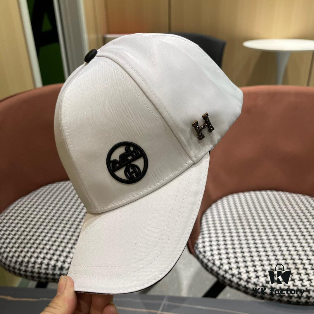 HERMÈS Original Design Baseball Cap, Classic H Logo, Premium Custom Molded Construction, Authentic Breathable Canvas Fabric, Exquisite Craftsmanship, Stylish and High Quality