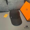 692fb8e199f2d84055c8785d Box and cloth bag included, HERMÈS original order baseball cap, classic H design, authentic mold custom-made, premium breathable canvas fabric with top-layer cowhide, original factory stainless steel adjustable buckle, exquisite craftsmanship, stylish and handsome with outstanding quality!