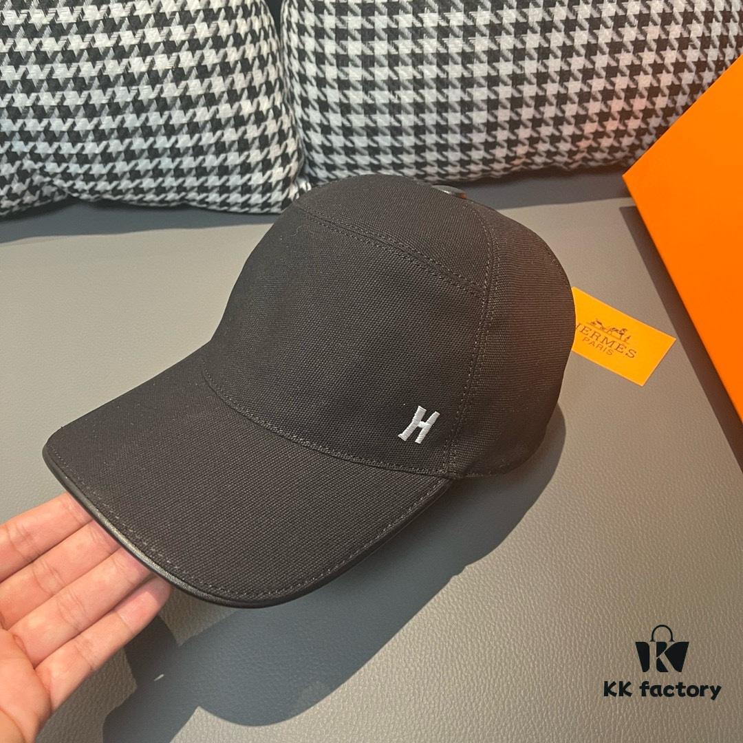 692fb8e199f2d84055c8785e Box and cloth bag included, HERMÈS original order baseball cap, classic H design, authentic mold custom-made, premium breathable canvas fabric with top-layer cowhide, original factory stainless steel adjustable buckle, exquisite craftsmanship, stylish and handsome with outstanding quality!