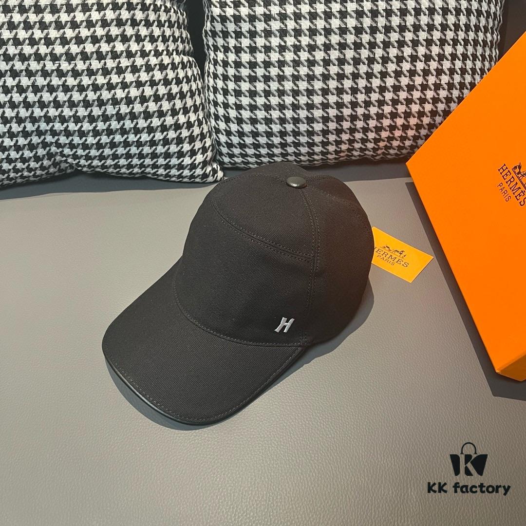 692fb8e299f2d84055c8785f Box and cloth bag included, HERMÈS original order baseball cap, classic H design, authentic mold custom-made, premium breathable canvas fabric with top-layer cowhide, original factory stainless steel adjustable buckle, exquisite craftsmanship, stylish and handsome with outstanding quality!