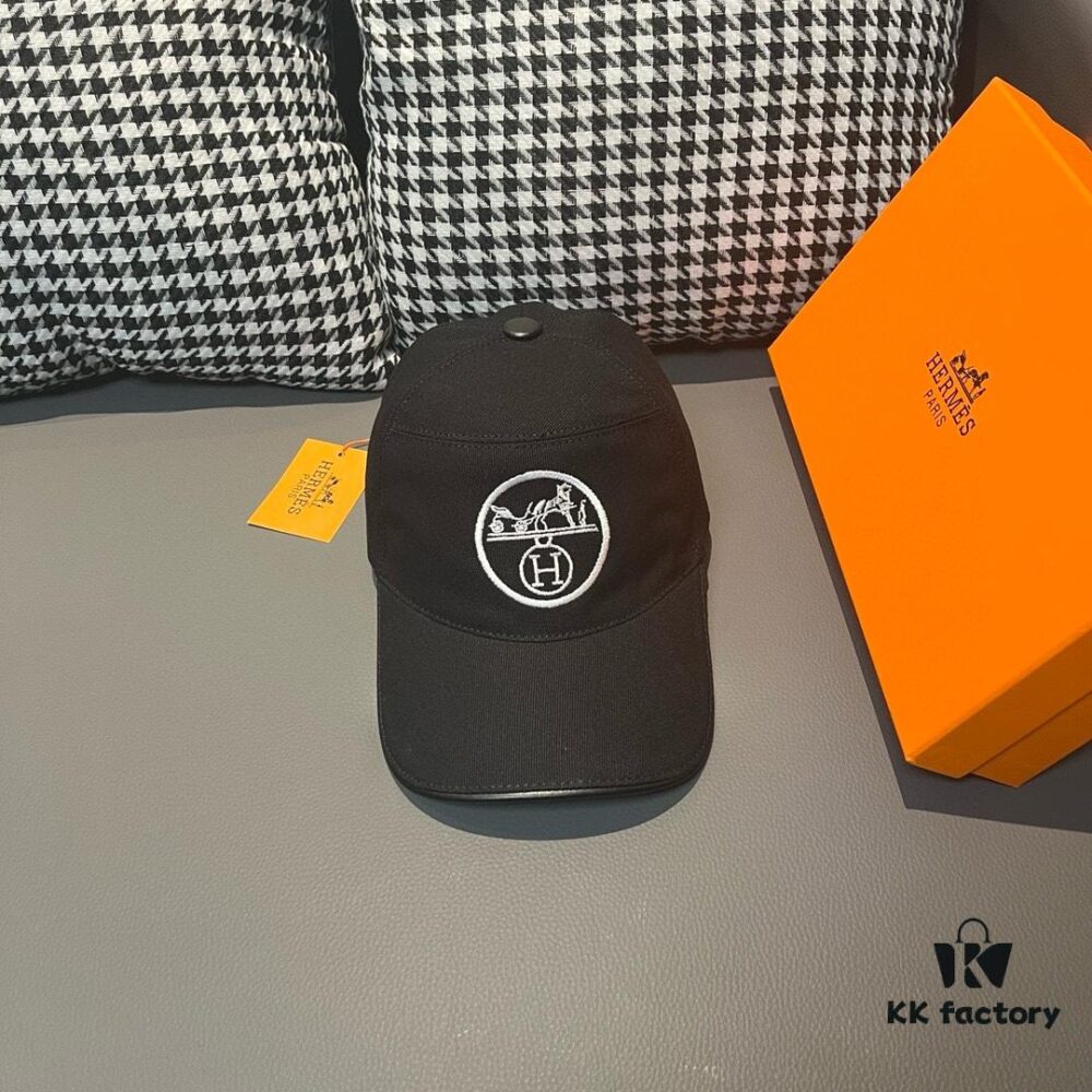 692fb8e699f2d84055c87866 Box and Cloth Bag Included, HERMÈS Original Design Baseball Cap, Classic H, Authentic Mold Custom Made, Premium Canvas Fabric with Top Layer Leather, Original Factory Stainless Steel Adjustable Buckle, Exquisite Craftsmanship, Stylish and High Quality