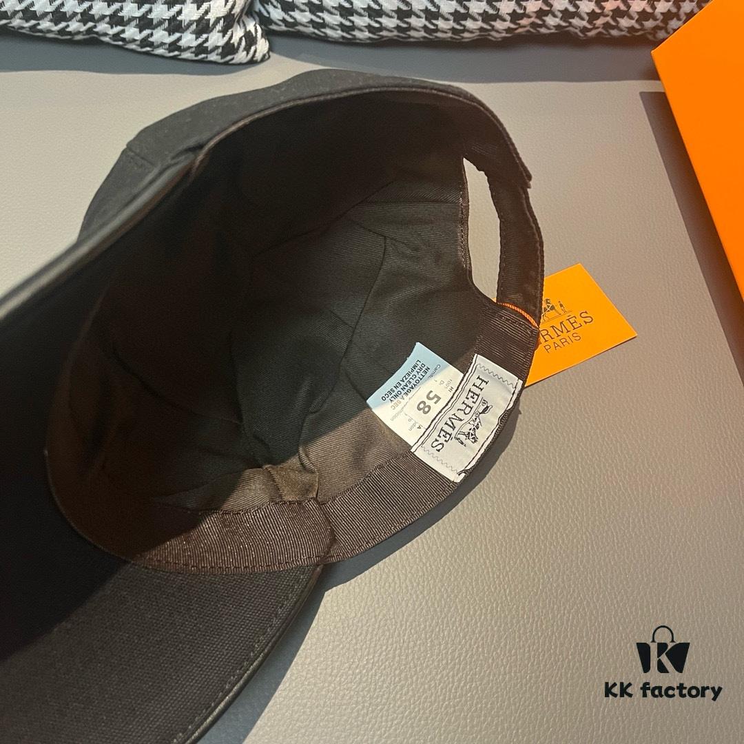 692fb8ea99f2d84055c8786a Box and Cloth Bag Included, HERMÈS Original Design Baseball Cap, Classic H, Authentic Mold Custom Made, Premium Canvas Fabric with Top Layer Leather, Original Factory Stainless Steel Adjustable Buckle, Exquisite Craftsmanship, Stylish and High Quality