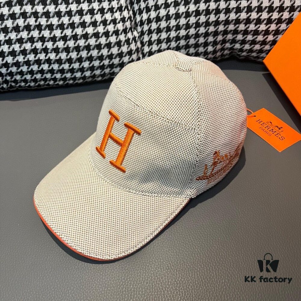 692fb90499f2d84055c87888 Box and cloth bag included, HERMÈS (Hermes) original order baseball cap, classic H design, genuine mold custom-made, authentic breathable canvas fabric + top-layer cowhide, original factory stainless steel adjustment buckle, exquisite craftsmanship, stylish and handsome with outstanding quality!