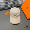 692fb90499f2d84055c8788a Box and cloth bag included, HERMÈS (Hermes) original order baseball cap, classic H design, genuine mold custom-made, authentic breathable canvas fabric + top-layer cowhide, original factory stainless steel adjustment buckle, exquisite craftsmanship, stylish and handsome with outstanding quality!