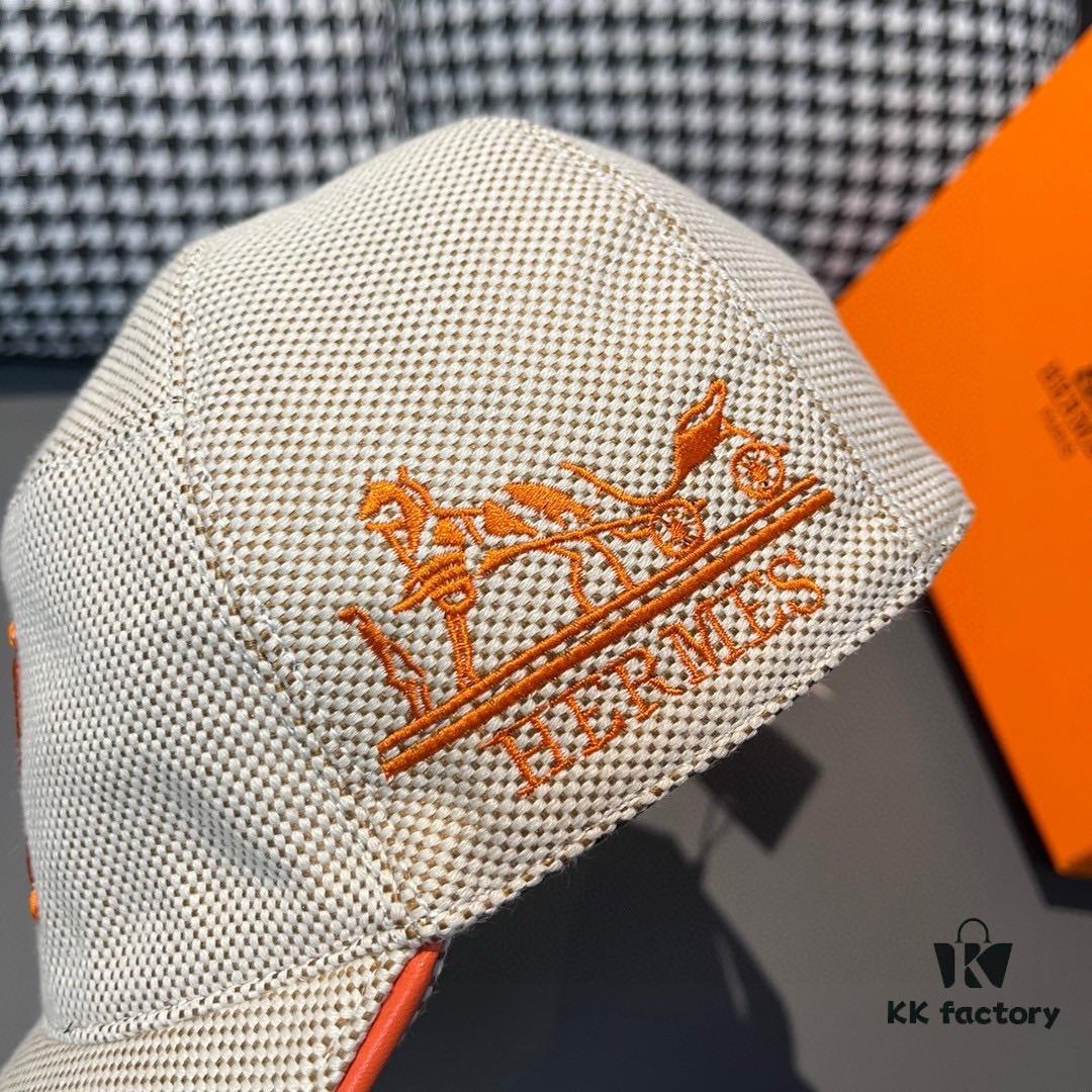 692fb90899f2d84055c8788d Box and cloth bag included, HERMÈS (Hermes) original order baseball cap, classic H design, genuine mold custom-made, authentic breathable canvas fabric + top-layer cowhide, original factory stainless steel adjustment buckle, exquisite craftsmanship, stylish and handsome with outstanding quality!