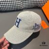 692fb90c99f2d84055c87893 Box and Cloth Bag Included, HERMÈS Original Quality Baseball Cap, Classic H Design, Authentic Mold Custom Made, Premium Canvas Fabric with Genuine Top-Layer Leather, Original Factory Stainless Steel Adjustable Buckle, Exquisite Craftsmanship, Stylish and High-Quality