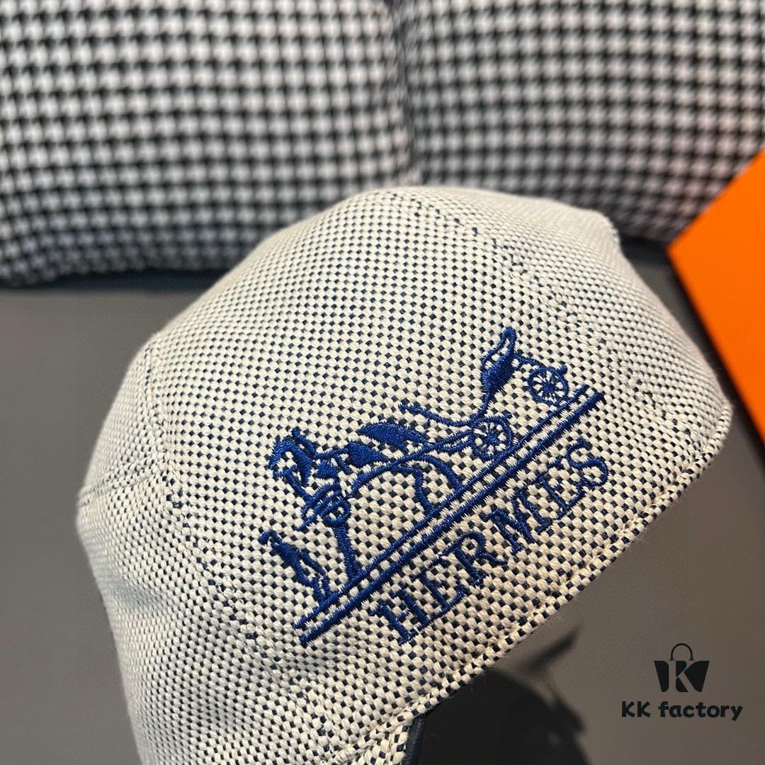 692fb90d99f2d84055c87894 Box and Cloth Bag Included, HERMÈS Original Quality Baseball Cap, Classic H Design, Authentic Mold Custom Made, Premium Canvas Fabric with Genuine Top-Layer Leather, Original Factory Stainless Steel Adjustable Buckle, Exquisite Craftsmanship, Stylish and High-Quality