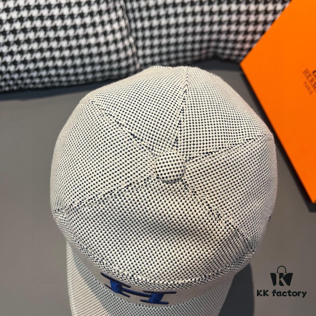 692fb90e99f2d84055c87895 Box and Cloth Bag Included, HERMÈS Original Quality Baseball Cap, Classic H Design, Authentic Mold Custom Made, Premium Canvas Fabric with Genuine Top-Layer Leather, Original Factory Stainless Steel Adjustable Buckle, Exquisite Craftsmanship, Stylish and High-Quality