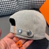 692fb91199f2d84055c87899 Box and Cloth Bag Included, HERMÈS Original Quality Baseball Cap, Classic H Design, Authentic Mold Custom Made, Premium Canvas Fabric with Genuine Top-Layer Leather, Original Factory Stainless Steel Adjustable Buckle, Exquisite Craftsmanship, Stylish and High-Quality