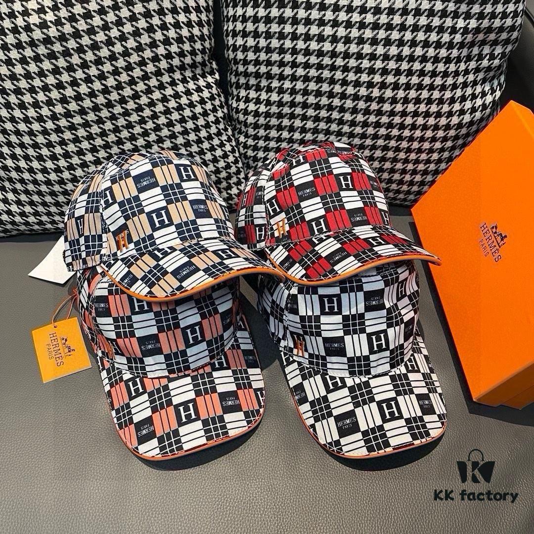 692fb95499f2d84055c878ea Box and cloth bag included, HERMÈS (Hermès) new original order baseball cap with H embroidered checkered design, genuine mold custom-made, original breathable canvas fabric with top-layer cowhide, authentic factory stainless steel adjustable buckle, exquisite craftsmanship, stylish and handsome, outstanding quality!