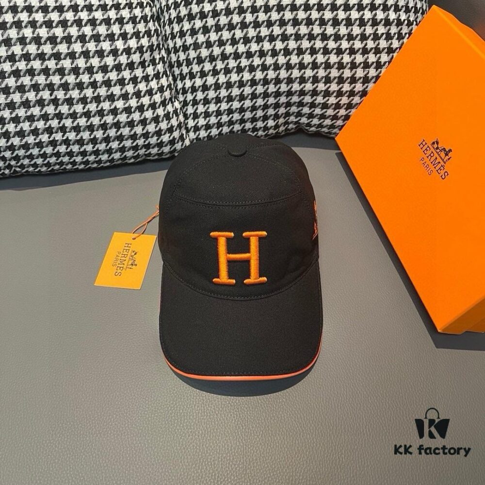692fb97999f2d84055c87905 Box with Cloth Bag, HERMÈS Original Design Baseball Cap, Classic H, Authentic Mold Custom Made, Premium Canvas Fabric with Genuine Top Layer Leather, Original Factory Stainless Steel Adjustable Buckle, Exquisite Craftsmanship, Stylish and High Quality