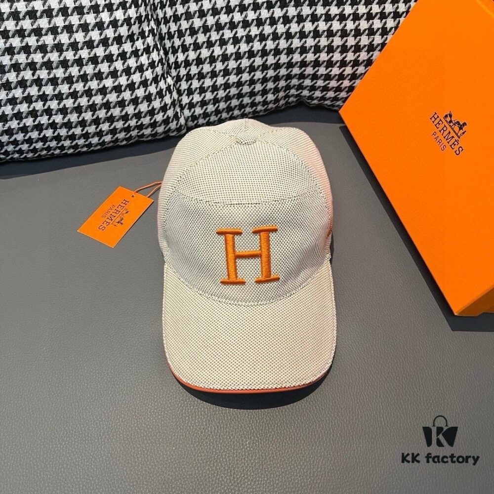 692fb97b99f2d84055c87906 Box and Cloth Bag Included, HERMÈS Original Quality Baseball Cap, Classic H Design, Authentic Mold Custom Made, Premium Canvas Fabric with Genuine Top-Layer Leather, Original Factory Stainless Steel Adjustable Buckle, Exquisite Craftsmanship, Stylish and High Quality