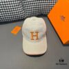 692fb97b99f2d84055c87906 Box and Cloth Bag Included, HERMÈS Original Quality Baseball Cap, Classic H Design, Authentic Mold Custom Made, Premium Canvas Fabric with Genuine Top-Layer Leather, Original Factory Stainless Steel Adjustable Buckle, Exquisite Craftsmanship, Stylish and High Quality