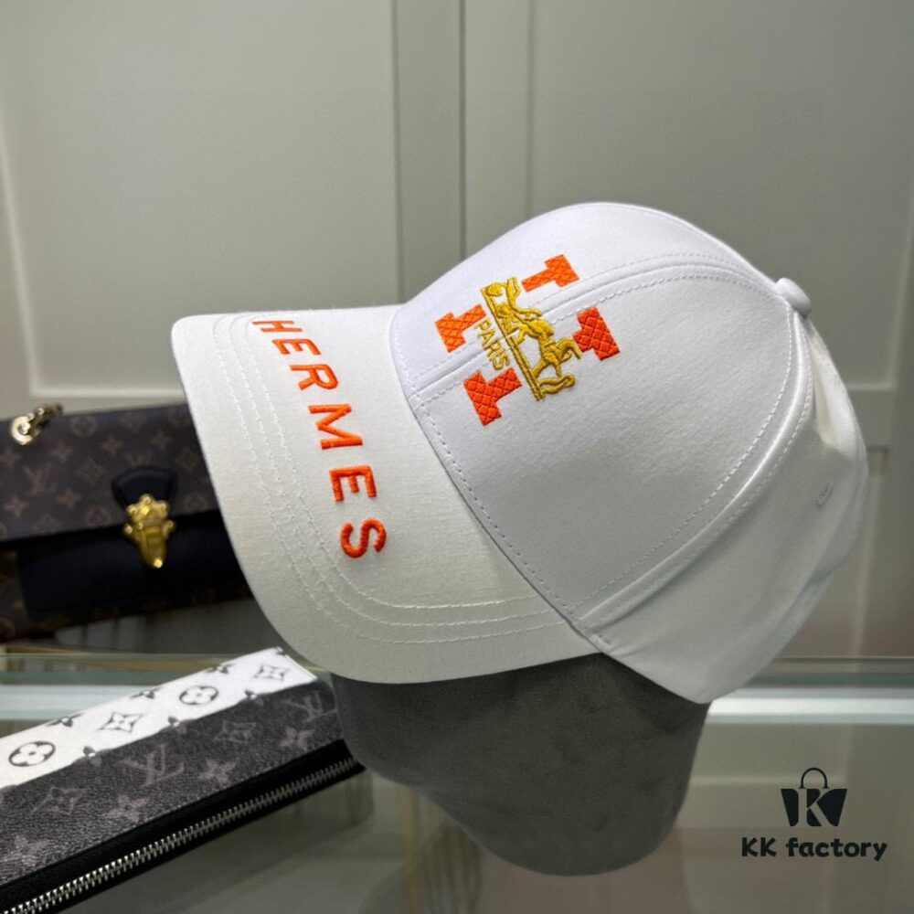 692fb98299f2d84055c8790e Hermes Limited Edition Embroidered Baseball Cap with Dust Bag, Official Website Original Lining, High Version, Breathable and Comfortable, Ultra-high Sun Protection, Elegant and Stylish