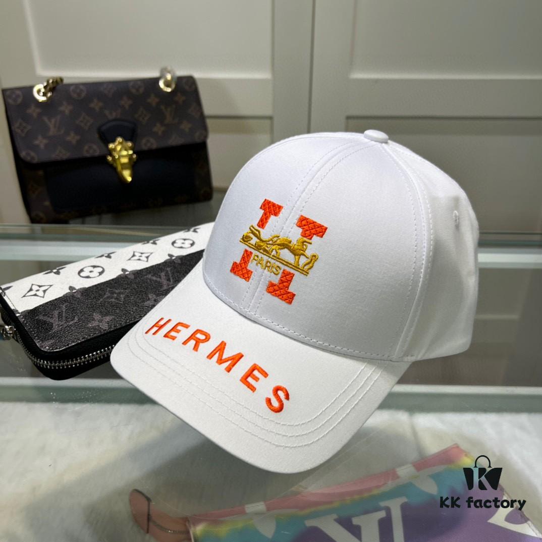 692fb98399f2d84055c87911 Hermes Limited Edition Embroidered Baseball Cap with Dust Bag, Official Website Original Lining, High Version, Breathable and Comfortable, Ultra-high Sun Protection, Elegant and Stylish