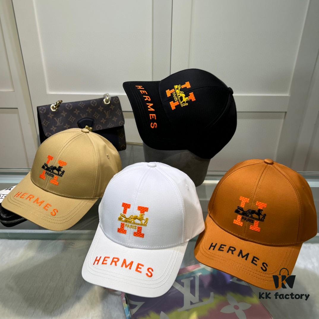 692fb98b99f2d84055c87918 Hermes Limited Edition Embroidered Baseball Cap with Dust Bag, Official Website Original Lining, High Version, Breathable and Comfortable, Ultra-high Sun Protection, Elegant and Stylish