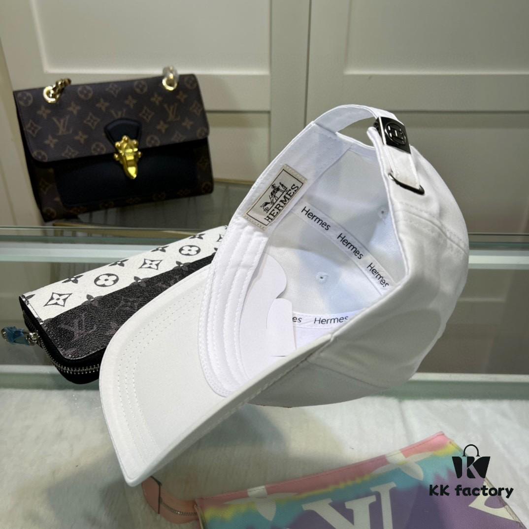 692fb98b99f2d84055c87919 Hermes Limited Edition Embroidered Baseball Cap with Dust Bag, Official Website Original Lining, High Version, Breathable and Comfortable, Ultra-high Sun Protection, Elegant and Stylish