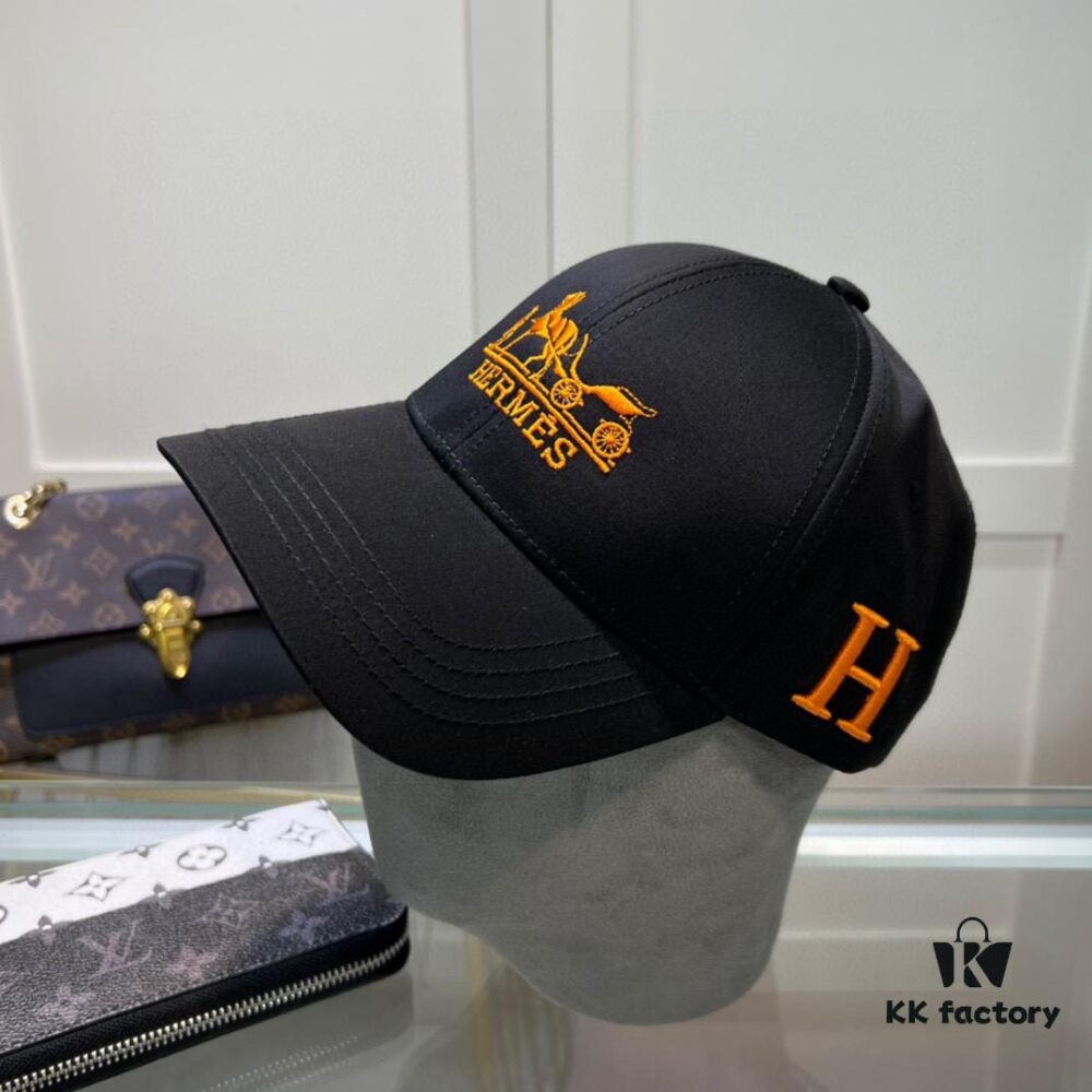 692fb99c99f2d84055c87929 Hermes Limited Edition Embroidered Baseball Cap with Dust Bag, Original Lining from Official Website, High-Quality and Breathable, UV Protection, Elegant Socialite Style
