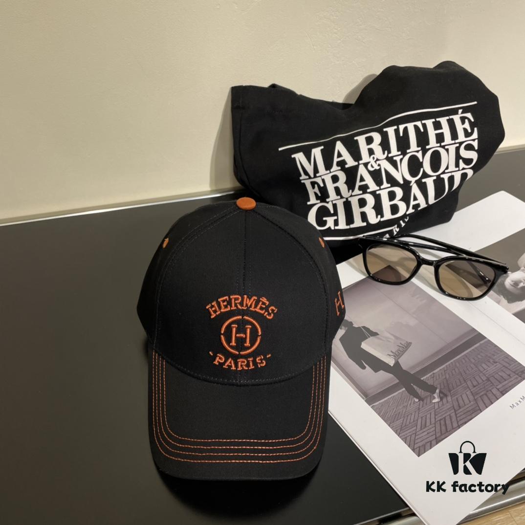 692fb9e699f2d84055c87971 New Arrival HERMÈS (Hermès) Latest Original Quality Baseball Cap, Color-Blocked H Design, Authentic Mold Custom Made, Premium Breathable Canvas Fabric with Original Factory Stainless Steel Adjustable Buckle, Exquisite Craftsmanship, Stylish and Handsome, Exceptional Quality