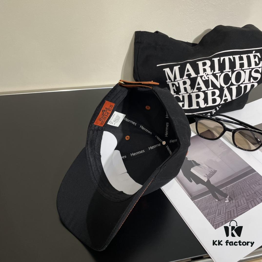 692fb9e899f2d84055c87974 New Arrival HERMÈS (Hermès) Latest Original Quality Baseball Cap, Color-Blocked H Design, Authentic Mold Custom Made, Premium Breathable Canvas Fabric with Original Factory Stainless Steel Adjustable Buckle, Exquisite Craftsmanship, Stylish and Handsome, Exceptional Quality