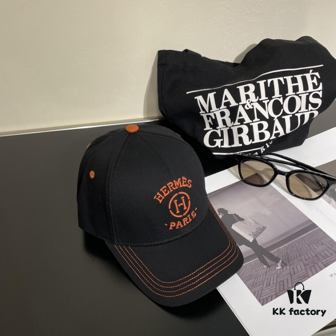 692fb9ea99f2d84055c87976 New Arrival HERMÈS (Hermès) Latest Original Quality Baseball Cap, Color-Blocked H Design, Authentic Mold Custom Made, Premium Breathable Canvas Fabric with Original Factory Stainless Steel Adjustable Buckle, Exquisite Craftsmanship, Stylish and Handsome, Exceptional Quality