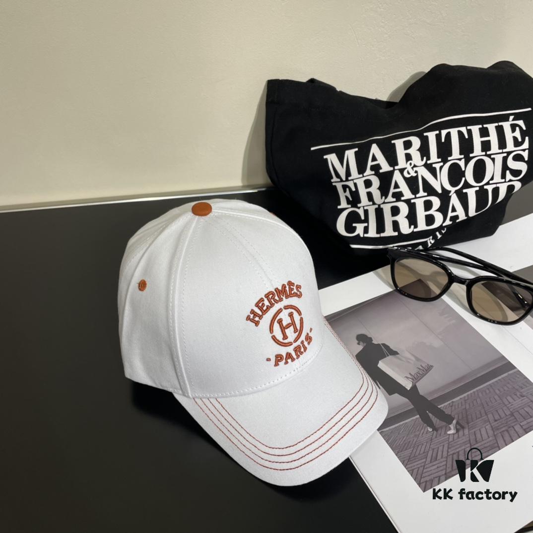 692fb9ee99f2d84055c8797f New Arrival HERMÈS Latest Style Authentic Single Baseball Cap, Color-Blocked H, Official Mold Custom Made, Original Breathable Canvas Fabric with Factory Stainless Steel Adjustable Buckle, Exquisite Craftsmanship, Stylish and Handsome, Premium Quality