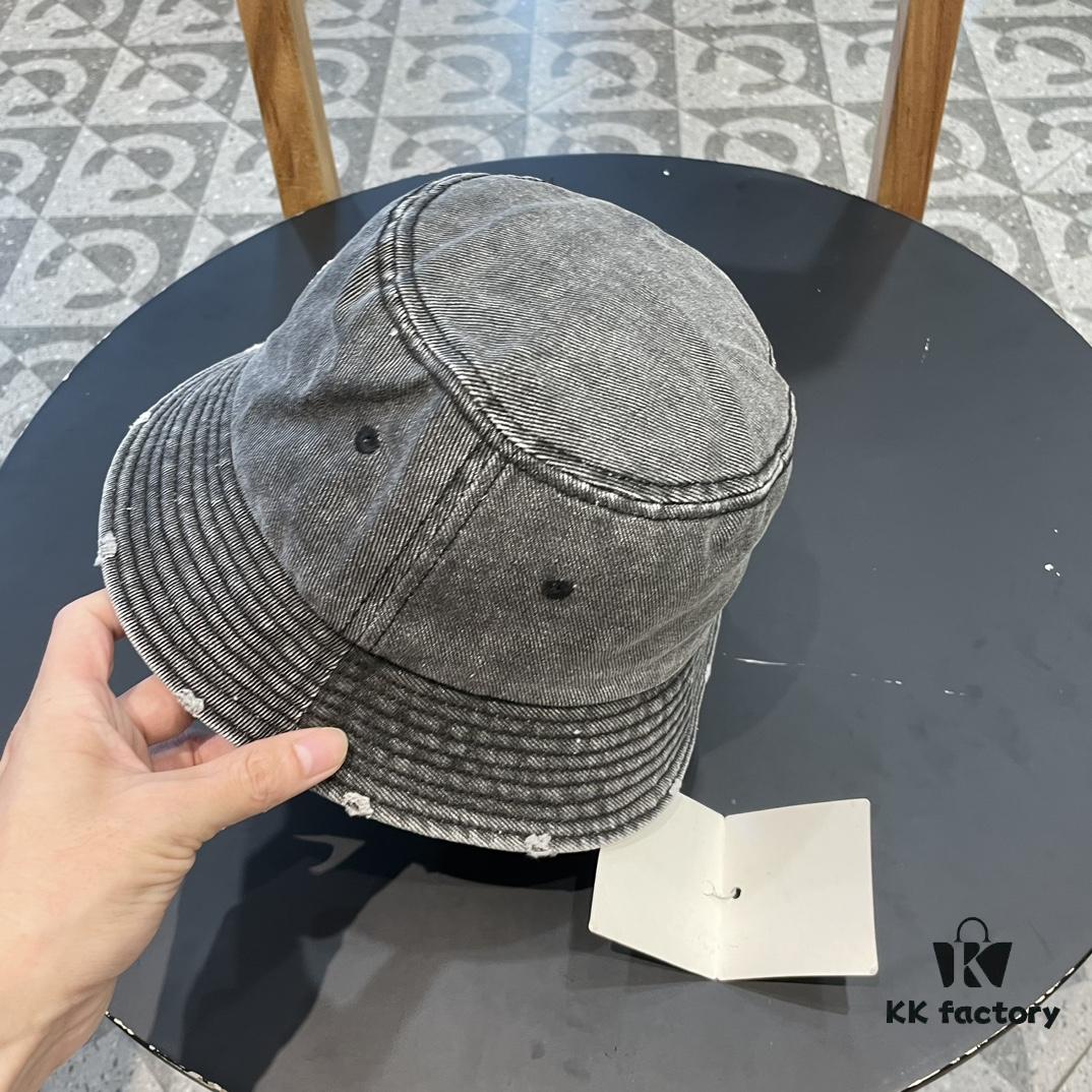692fb9f199f2d84055c87983 Hermes 2024 Fall/Winter 6cm Small Brim, Americana Vintage Washed Distressed Denim Fisherman Hat