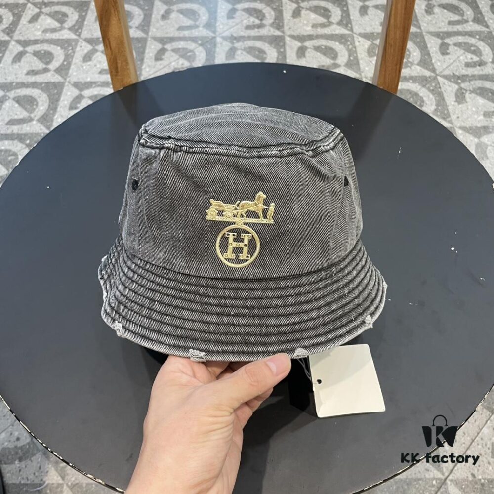 692fb9f199f2d84055c87984 Hermes 2024 Fall/Winter 6cm Small Brim, Americana Vintage Washed Distressed Denim Fisherman Hat