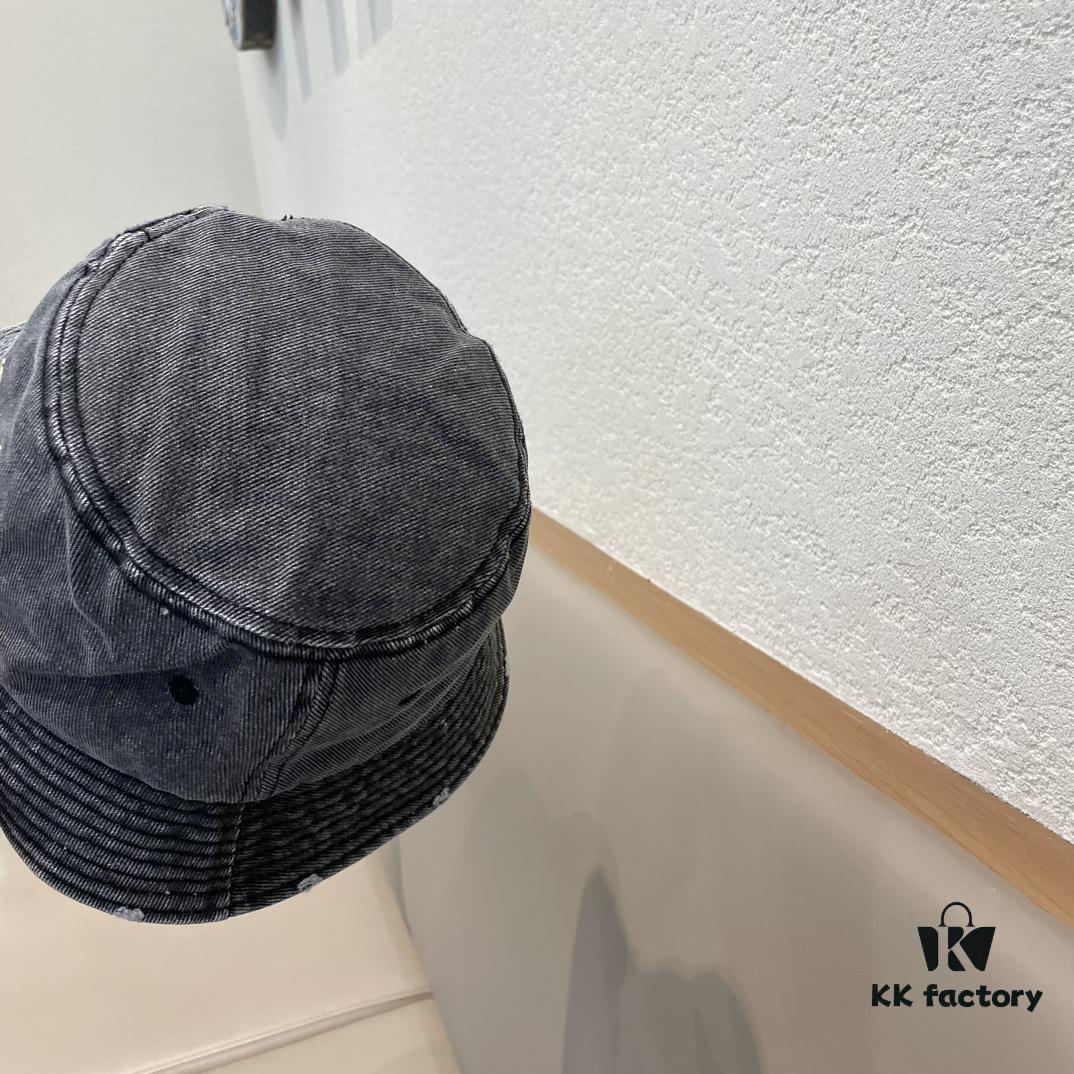 692fb9f499f2d84055c87988 Hermes 2024 Fall/Winter 6cm Small Brim, Americana Vintage Washed Distressed Denim Fisherman Hat