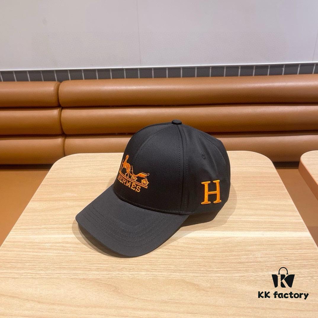 692fba0899f2d84055c8799f New Arrival HERMÈS (Hermes) Latest Original Order Baseball Cap, Color-Blocked H, Authentic Mold Customized, Original Breathable Canvas Fabric with Factory Stainless Steel Adjustable Buckle, Exquisite Craftsmanship, Stylish and Handsome, Premium Quality
