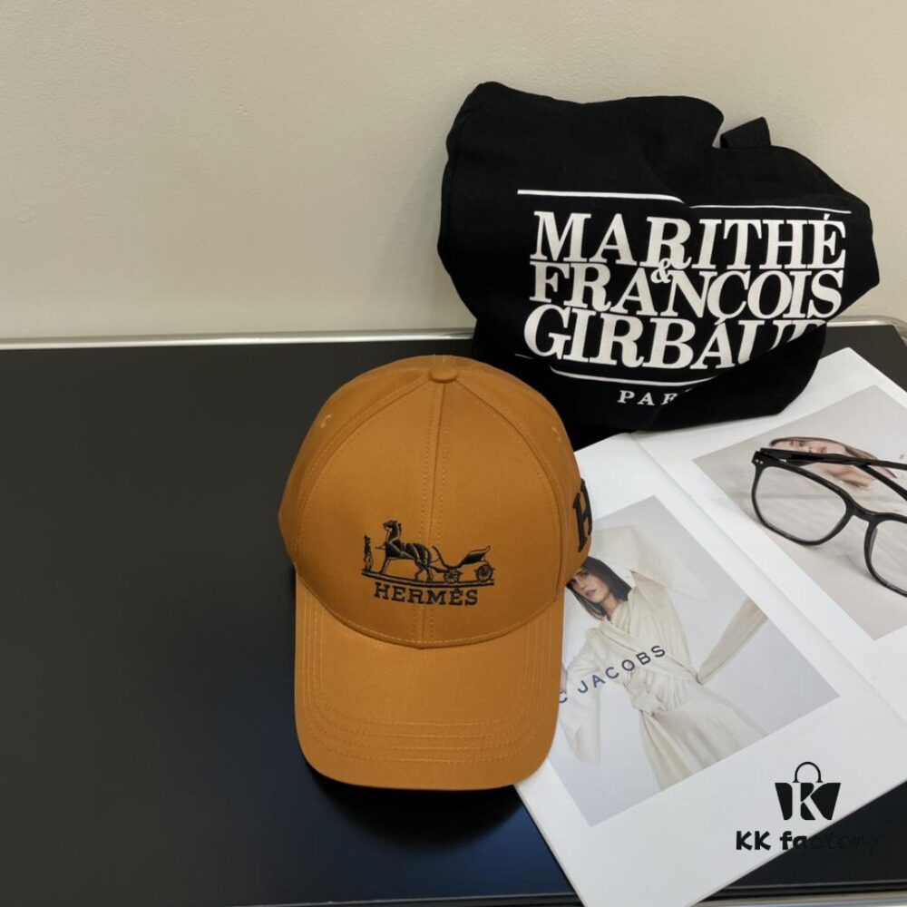 692fba5199f2d84055c879f0 New Arrival HERMÈS (Hermes) Latest Original Single Baseball Cap, Color-Blocked H Design, Authentic Mold Custom Made, Premium Breathable Canvas Fabric with Original Factory Stainless Steel Adjustable Buckle, Exquisite Craftsmanship, Stylish and Handsome, Superior Quality